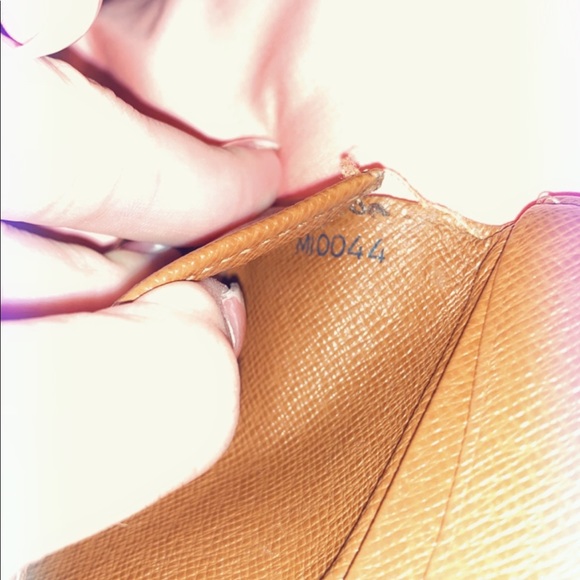Louis Vuitton Leather Wallet/ Card holder - Picture 6 of 6